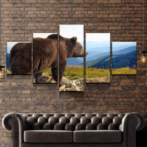 Art mural montagneux mettant en avant un ours