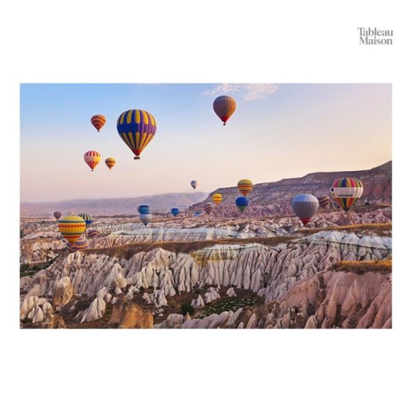 Décor mural de montgolfières en vol dans un paysage