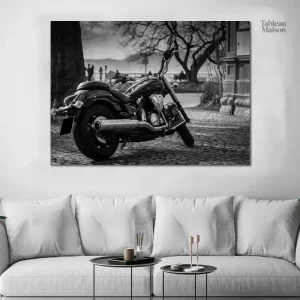 Art mural moto monochrome avec fond noir