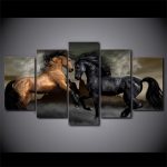 Illustration de chevaux se faisant face dans un cadre