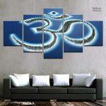 Art mural représentant le symbole Om au milieu de l'eau