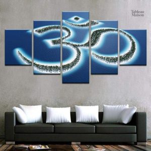Art mural représentant le symbole Om au milieu de l'eau