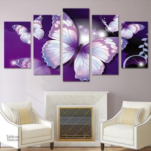 Art mural avec des papillons aux teintes pourpres