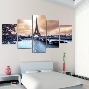 Vue romantique de Paris au bord de la Seine