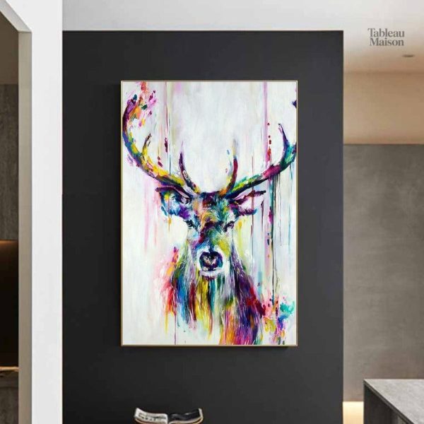 Œuvre murale représentant un cerf majestueux