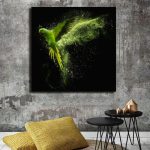 Décoration murale avec un perroquet vert vibrant