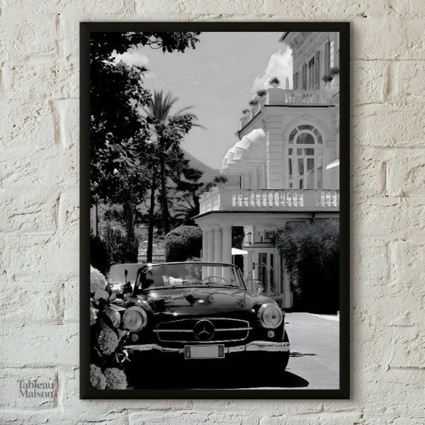 Photographie en noir et blanc d'une villa avec voiture ancienne