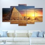 Tableau Pyramides au crépuscule dans des teintes chaleureuses