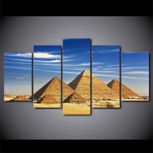 Vue détaillée d'un tableau représentant les pyramides égyptiennes