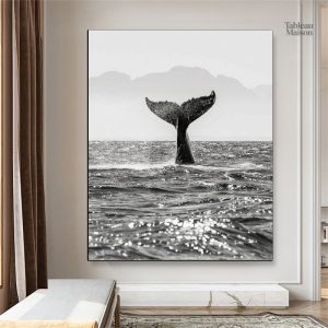 Art mural inspiré par la mer avec une queue de baleine