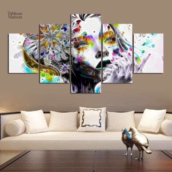 Tableau moderne représentant une rêveuse dans un style unique
