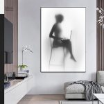 Tableau artistique représentant la silhouette d'une femme