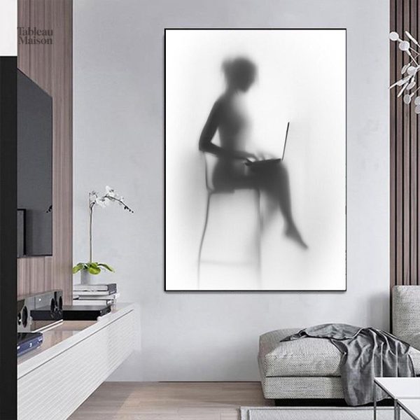 Tableau artistique représentant la silhouette d'une femme