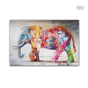 Éléphant stylisé sur fond urbain, art mural unique