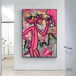 Œuvre street art de panthère rose sur fond graphique