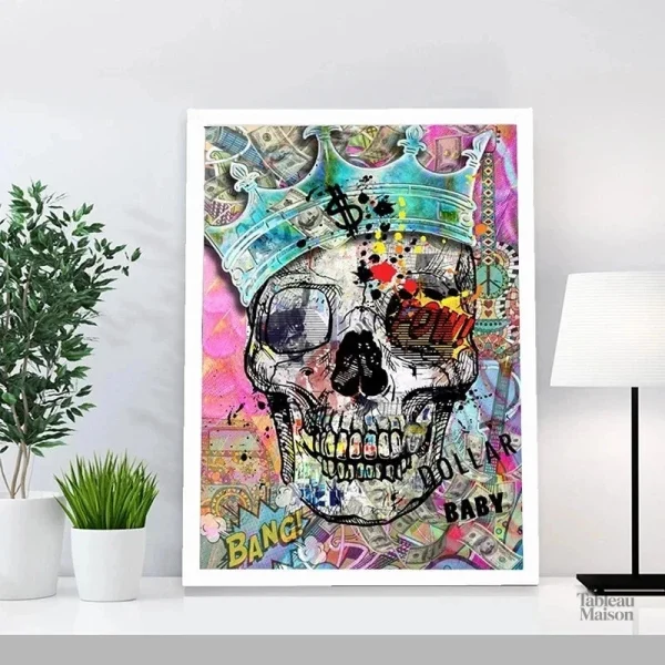 Œuvre murale moderne avec motif de tête de mort
