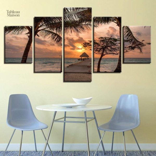 Tableau artistique représentant un coucher de soleil vibrant