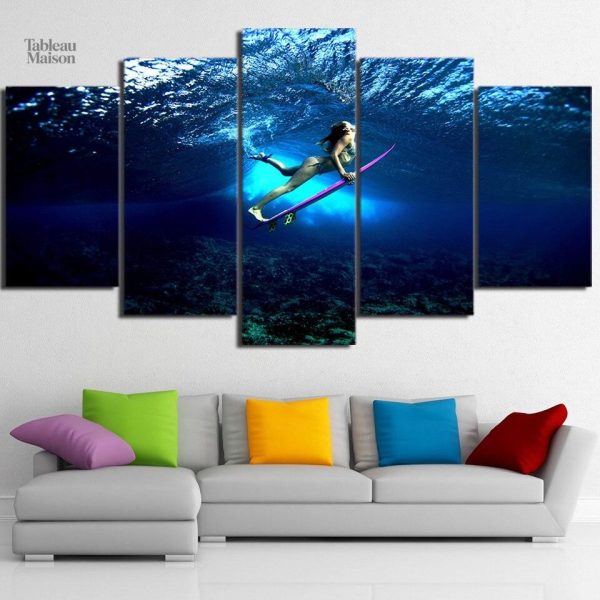 Tableau Surfeuse pro en action sur une vague dynamique