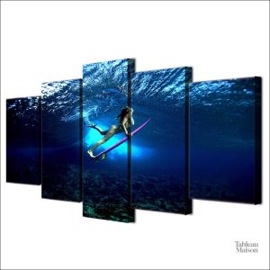 Art mural surfeuse, illustration inspirante de la mer