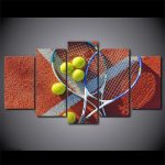 Art mural représentant un match de tennis dynamique