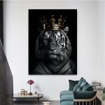 Art moderne avec un tigre majestueux et sa couronne