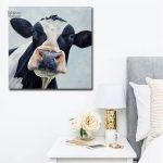 Tableau illustrant une vache à lait sur fond coloré