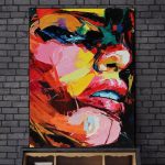 Œuvre artistique représentant un visage de femme