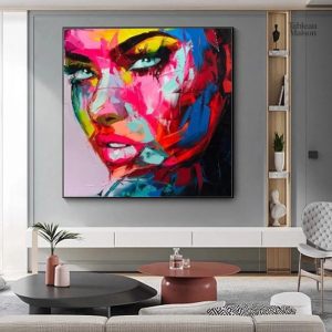 Tableau coloré représentant un visage de femme