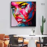 Tableau contemporain, visage féminin en couleurs