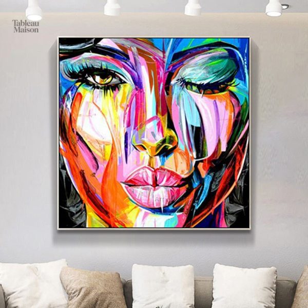 Tableau multicolore représentant un visage artistique