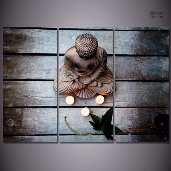 Représentation artistique de Bouddha en bois