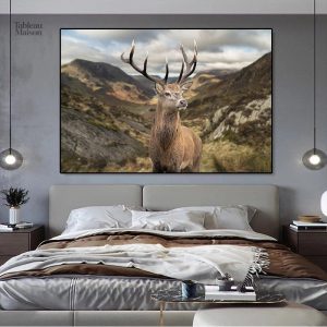 Tableau artistique représentant un cerf majestueux